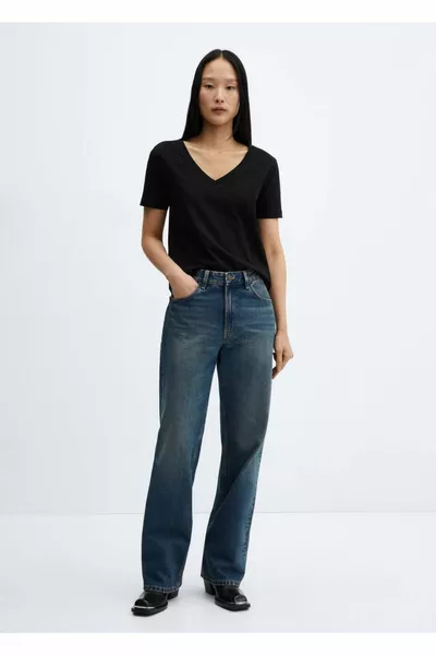 Футболка из хлопка с V-образным вырезом