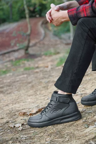  Hohe schwarze Herren-Sneaker für den Alltag und Sport