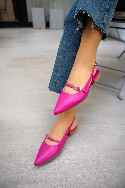 Sezza Fuchsia Puntige Neus Gesp Gedetailleerde Riem Gebonden Dames Ballerina's