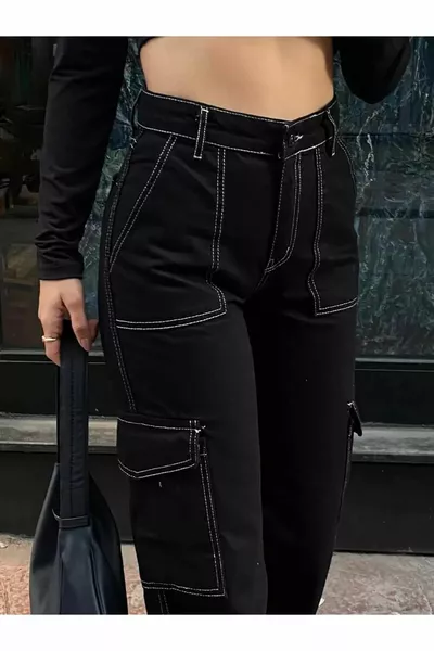 بنطلون جينز أسود عالي الخصر للبنات مع خياطة بيضاء. سنة.  سنة.  سنة.  سنة.  سنة.