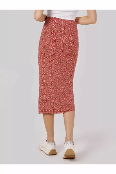 تنورة نسائية عادية مطبوعة باللون البني