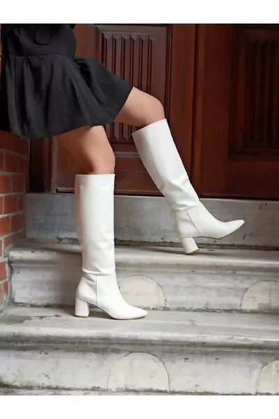 Bottes blanches à talons hauts non zippées pour femmes
