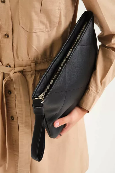 Premium Kadın Siyah Deri Kapitoneli El Çantası ( Clutch / Portföy )