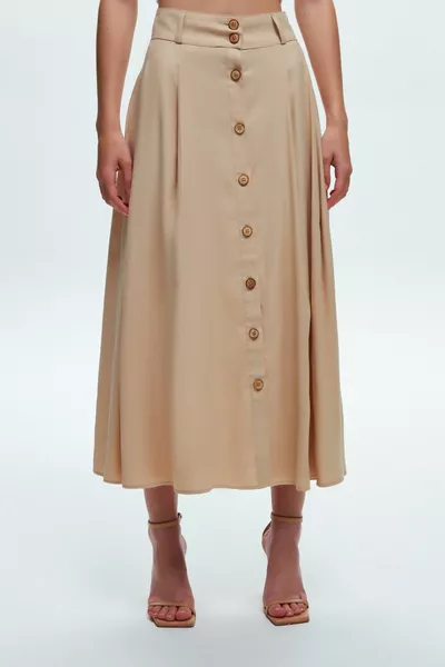 تنورة طويلة بأزرار في الأمام