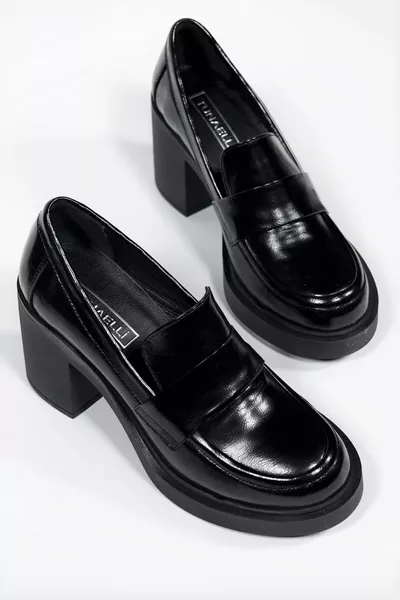 المرأة السوداء براءات الاختراع والجلود الطبيعية الطبيعية الأحذية الكعب المتسكع