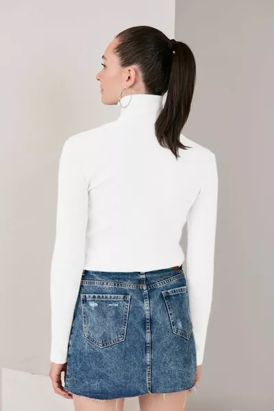 المرأة الأبيض الياقة المدورة الياقة المدورة سترة متماسكة