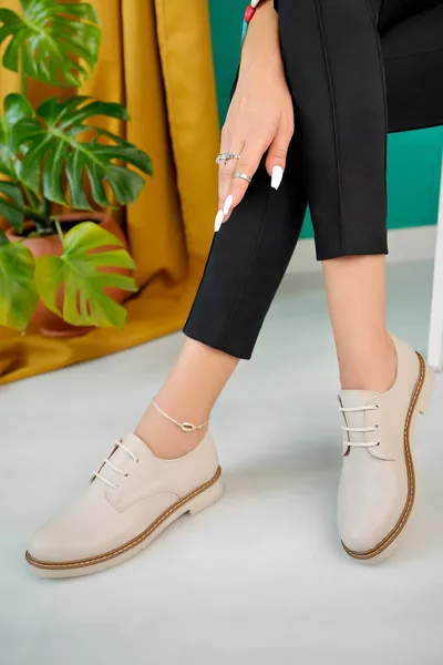 المرأة الدانتيل مفصلة عارضة كريم أحذية المتسكع