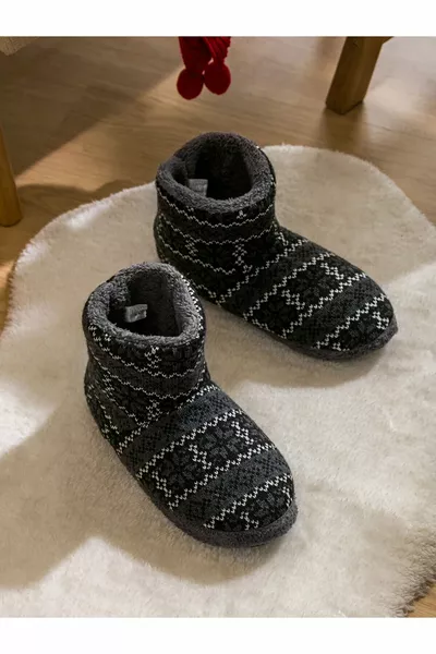 Stivali da casa da uomo con dettaglio ricamato