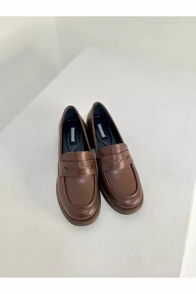 Женские коричневые кожаные лоферы на нескользящей подошве 5,5см 