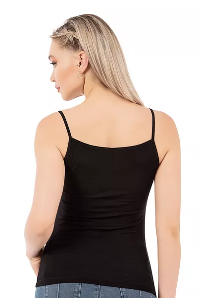 قميص داخلي نسائي أوزكان  من قماش فاخر من الفيسكوز مع ياقة ساتان وتفاصيل مرنة وناعمة ورقيقة بحمالات