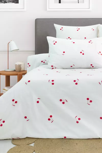 Комплект постельного белья из хлопка с вишневым узором для двуспальной кровати (без простыни)