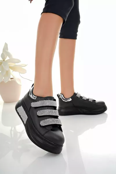 Schwarze Damenschuhe mit gepolstertem Sohlenstein