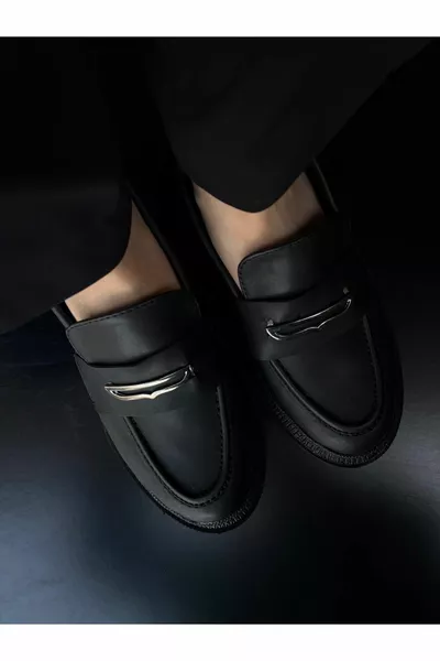 Handschnalle Dicke Sohle Detail Damenschuhe