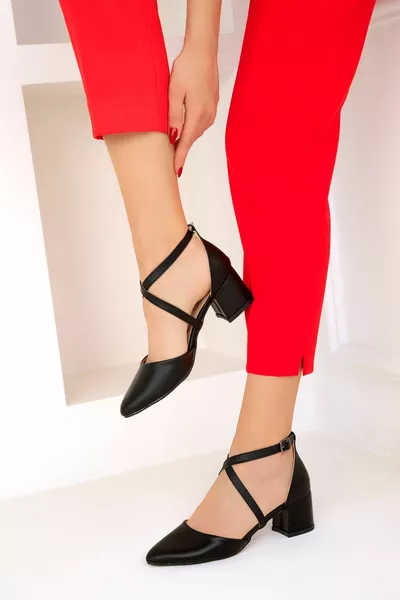 Tacchi classici da donna neri opachi 