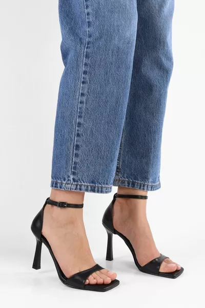 كعب Vinetta أسود للسيدات