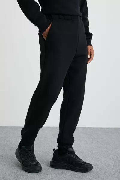 Pantaloni da jogging neri Burnham da uomo, in tessuto organico, con interno in pile, vestibilità comoda e fondo gamba elasticizzato