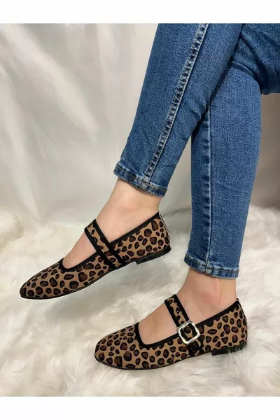 Blunt Toe Leopard Fabric Buckle Detailed Ballet Flats