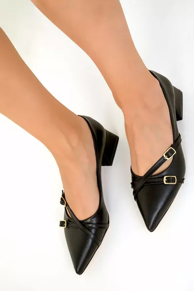 حذاء بكعب كلاسيكي أسود للسيدات 