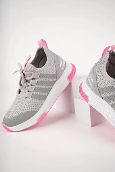 Серые детские кроссовки с розовой отделкой