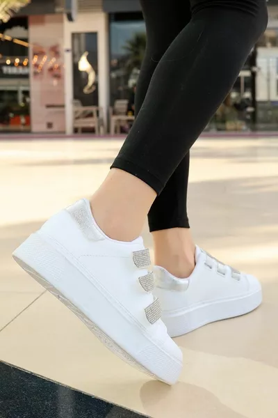 يبتا وايت سكين فيلكرو سنيكرز