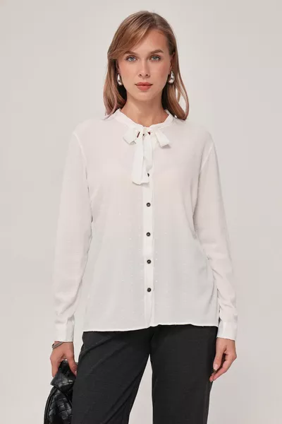 Damen Hemd mit weißem Kragen und Krawatte gemustert 