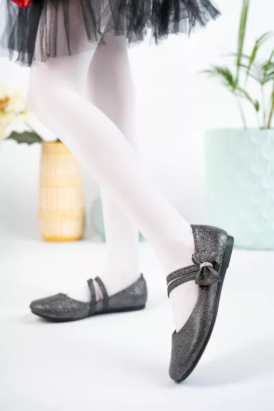 حذاء بلاك ستار للفتيات مع شوكة خوذة القوس