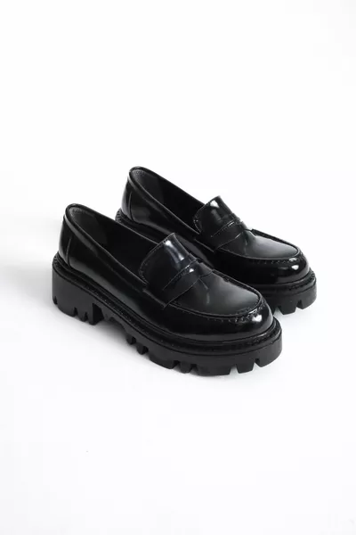 Munga Women's Black Patent Leather Loafer Loafers