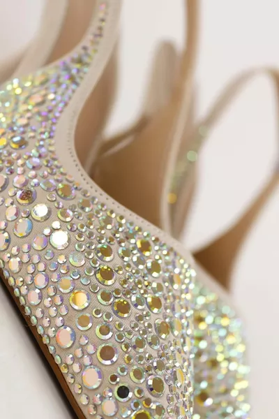 المرأة البيج الحجر مفصلة النسيج مساء اللباس الكعب الخنجر