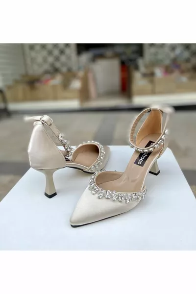 Hellbrauner Satinabsatz von 6 cm mit Steinen 