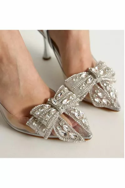 Dames prinses stiletto's met strikken met zilveren stenen, sandalen met puntige neus en gegalvaniseerde hakken