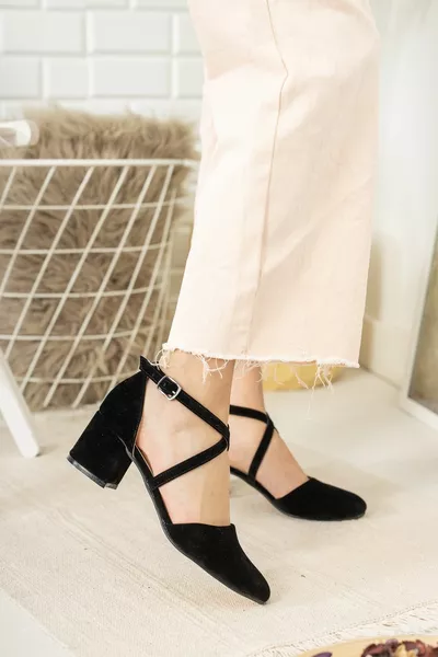 نسائي الصليب الأسود نموذج حذاء كلاسيكي بكعب