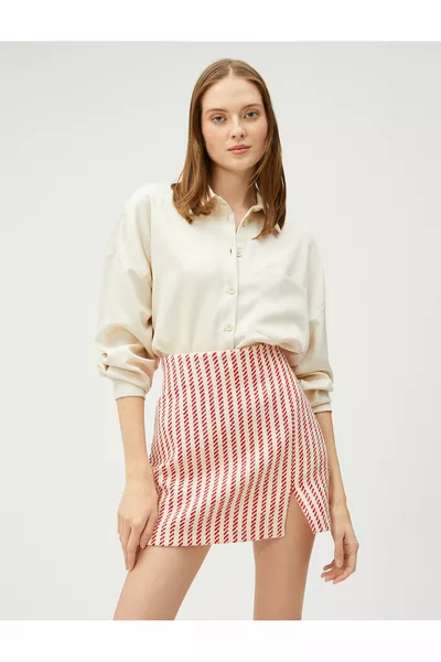 تنورة صغيرة شق مفصلة