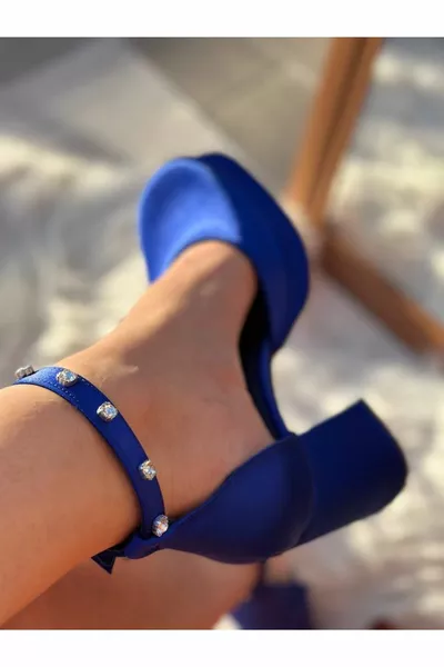 Sax Blauwe Satijn Enkel Steen Gedetailleerde Teen Gesloten Platform Hakken Avondschoenen