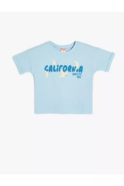 تيشيرت بأكمام قصيرة بطبعة المدينة وياقة دائرية من القطن