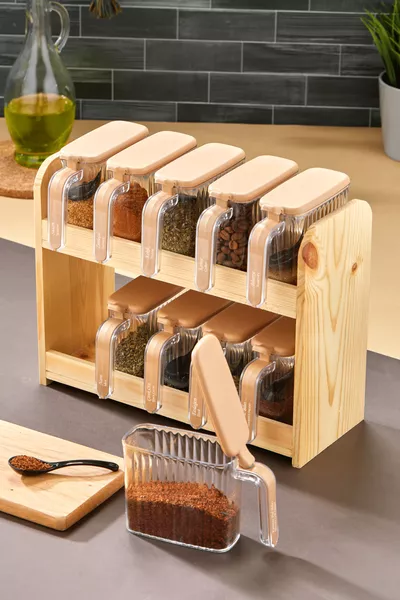 AHŞAP STANDLI 'LU KAPAKLI KAŞIKLI BAHARATLIK TAKIMI (KAHVERENGİ)