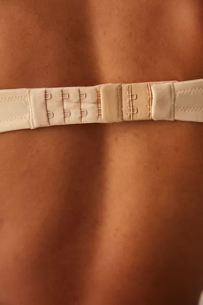 Деколтето ни сутиен закопчалка