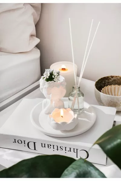 4-Piece Set Flower Girl + Flower Candlestick + ml Japanese Cherry Scent + Round Tray