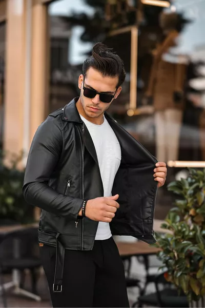 جاكيت جلد رجالي بقصّة ضيقة وحزام وسحّاب مائل