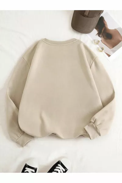 Дамски бежов суитшърт с право деколте с 3 нишки