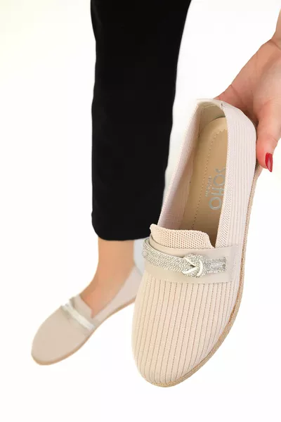 شقق باليه نسائية باللون البيج 