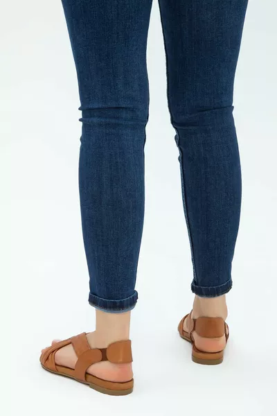 صنادل مسطحة جلد طبيعي للسيدات   Byn Sndlt 