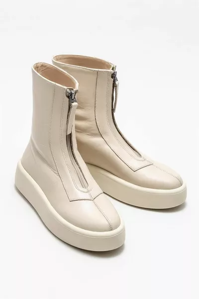 أحذية نسائية جلدية بيج