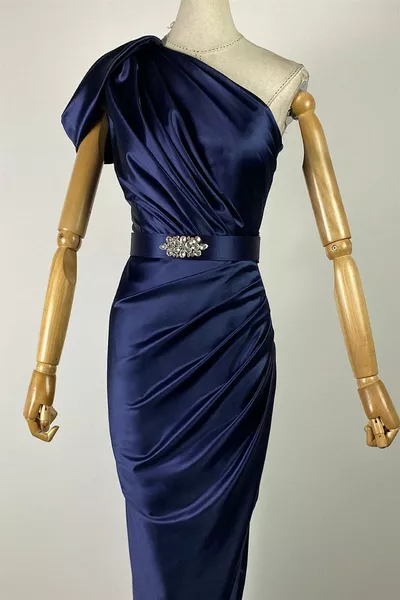  Tek Omuz Kemerli Saten Abiye Elbise Lacivert