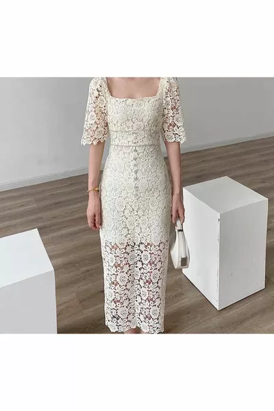 Robe mi-longue en guipure blanche