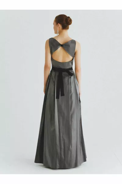 فستان خطوبة مفصل من الخلف رمادي 