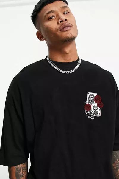 Унисекс черна тениска с щампа на пастор-момиче