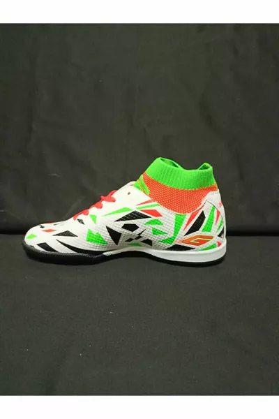 أحذية ASTROTURF مع الجوارب