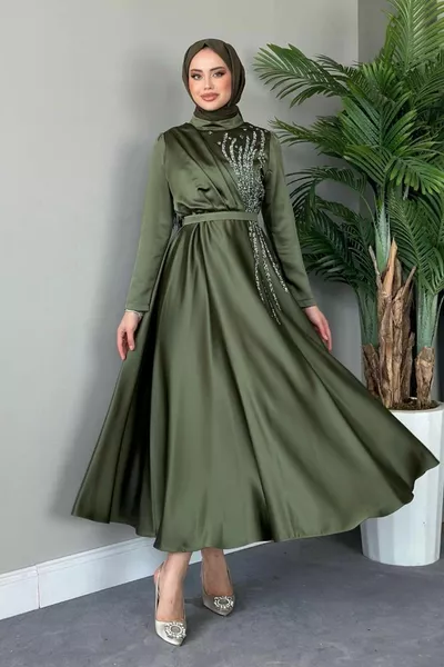 Лека сатенена вечерна рокля каки