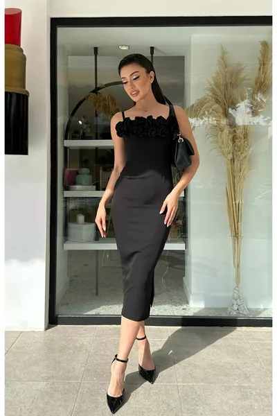 Schwarzes stilvolles Abendkleid niedrig ausgeschnittenes Damenkleid mit Rosendetail