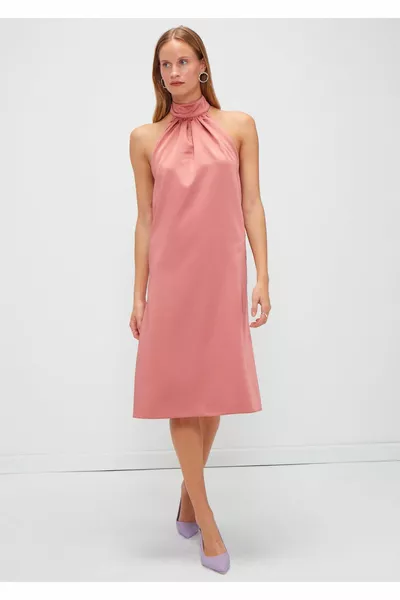 Обикновена копринена сатенена рокля за покана